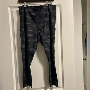 Athleta Ultimate camo 7/8 tight